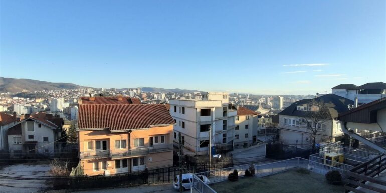 Leshoj-katin-e-dyte-me-qera-ne-Prishtine (1)