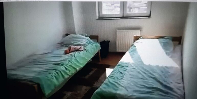Shitet-banesa-e-mobiluar-76m2-me-2-dhoma-gjumi-38-mije-euro (8)