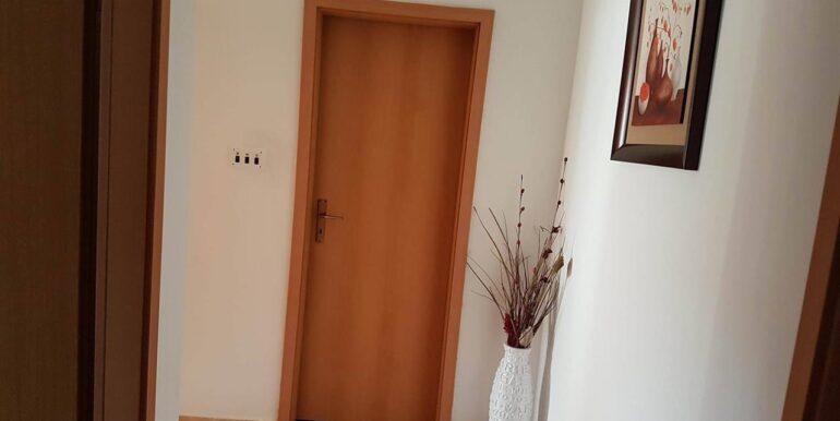 banesa-ne-shitje-ose-ndrrohet-me-ndonje-garsonjere (5)